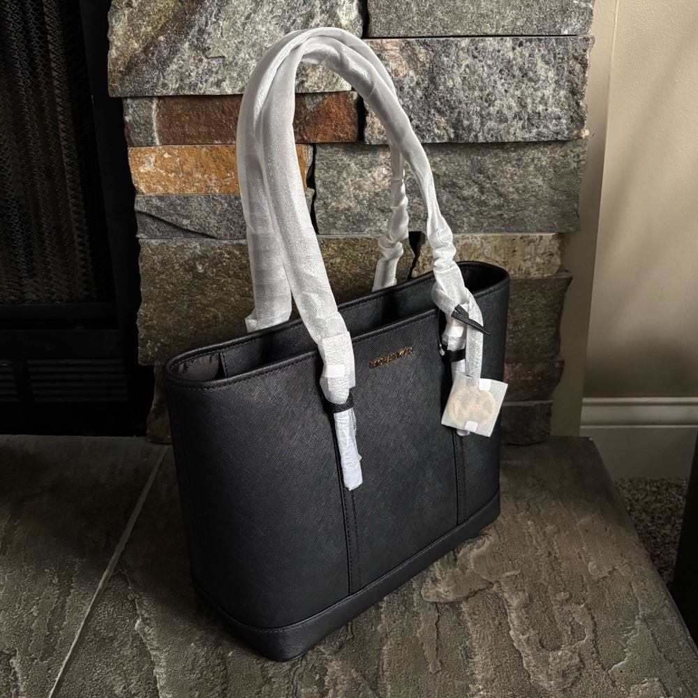 NWT Michael Kors Saffiano Leather Top Zip Tote - Picture 6 of 12